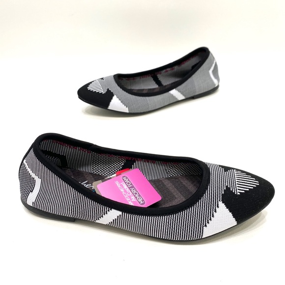 Skechers Shoes - Skechers Memory Foam women’s flats black/white